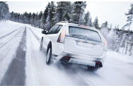 Trafic auto în condiții de iarnă pe mai multe drumuri din 12 județe