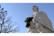 Cea mai veche statuie a lui Eminescu din țară, vandalizată mereu la 15 ianuarie. Hoții, atrași de mâna muzei Veronica Micle