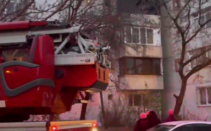 O femeie a decedat într-un incendiu izbucnit în apartamentul său - 28 de persoane evacuate din bloc