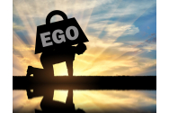 În umbra Ego-ului. Călătoria prin distrugerea de sine și renașterea spirituală