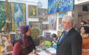 Primăria Suceava cumpără picturile artiștilor plastici locali