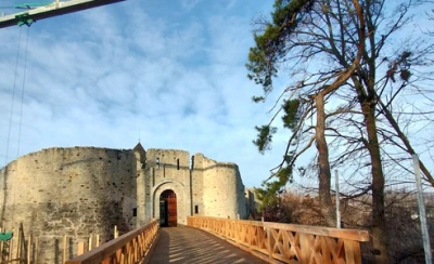 Cetatea de Scaun a Sucevei, redeschisă pentru vizitare. A fost construită de Petru I Mușat și fortificată de Ștefan cel Mare