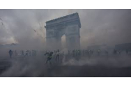 66 de persoane au fost arestat la Paris după ce au blocat Arcul de Triumf
