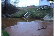 Dezastru ecologic în Bihor: Poluarea provenită după prăbușirea unei galerii de mină se întinde pe 17 km