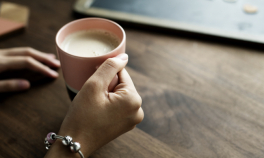 Un cercetător de la Harvard a dezvăluit care e cea mai bună modalitate de a renunța la cafea