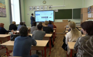 Diriginți școlari din cinci județe ale Moldovei au venit la Iași, la „specializare”