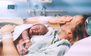 Nou născut transferat de la Botoşani la Spitalul de Pediatrie, după intoxicaţie cu nitriţi