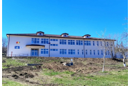 Școală nouă, modernă, construită din temelii, cu ajutorul fondurilor europene, într-o comună din Bacău
