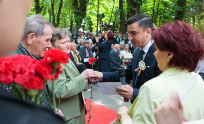 Sute de cupluri care aniversează „nunta de aur” vor fi premiate, la Iași