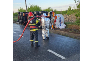 Pericol în Vrancea: o autocisternă plină cu etanol s-a răsturnat pe E85. Șoferul a murit