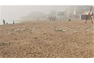 Dezastru ecologic la Vama Veche după minivacanță: Plaja transformată în groapă de gunoi