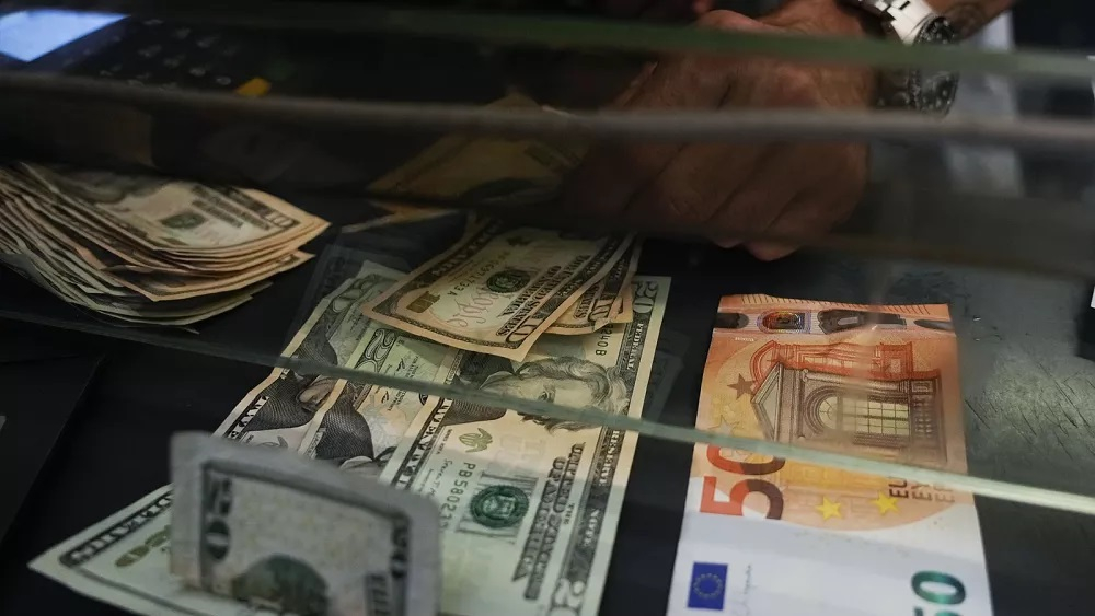 Курс евро стабилизировался на уровне 5,24 лей: банки предпочитают хранить ликвидность в НБУ, а не выдавать кредиты