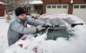 Greșeala banală pe care o fac șoferii în sezonul de iarnă când vor să pornească mașina. Cum eviți situația