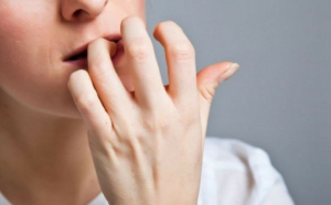 De ce nu e bine să-ţi rozi unghiile. 4 motive care te vor convinge să renunţi la acest obicei