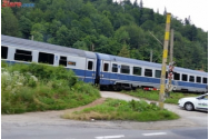 Un tren a lovit o duba in Suceava: O persoana a murit