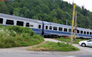 Un tren a lovit o duba in Suceava: O persoana a murit