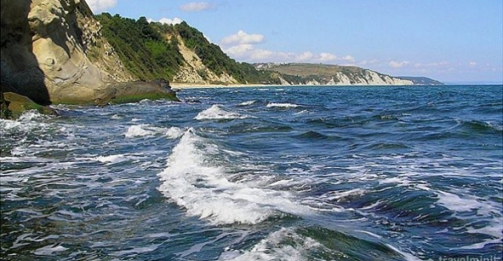 Trei persoane sunt dispărute în Marea Neagră, după un accident nautic