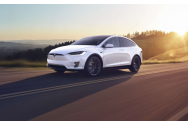 Autoturismele Tesla vor vorbi cu pietonii şi cu ocupanţii maşinii