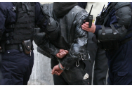 Poliţişti falşi prinşi în timp ce jefuiau un italian, în Bucureşti