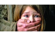 Pedofilii care au răpit și abuzat o fetiță până la leșin în Brăila, eliberați chiar la cererea procurorilor. Detalii revoltătoare