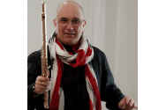 Poveste cu cântec: Un român cântă la un flaut DIN AUR, special făcut pentru el de japonezi