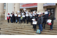 Protest la Operă, cu copii şi părinţi
