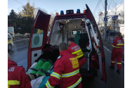 Bătrână leșinată pe stradă. Șeful pompierilor din Bârlad i-a oferit primul ajutor