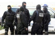 Pulanul lovește din nou: Mascații din Brașov au greșit o adresă și au intrat peste o femeie cu doi minori
