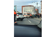 Accident rutier în Timișoara. Două autoturisme, răsturnate 