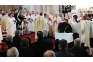 Noul arhiepiscop romano-catolic de Alba Iulia, consacrat în prezenţa a mii de pelerini. Președintele României și premierul Ungariei au transmis mesaje de felicitare
