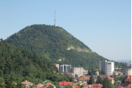 Numele municipiului Piatra Neamț, scris pe muntele Pietricica