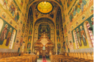 În plină epidemie de coronavirus, preoții ortodocși umblă cu sfințirea caselor: explicația oficialilor BOR