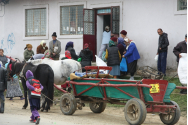  Stranierii reveniţi în satele Iaşului, greu de ţinut în casă