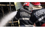 Pompieri în izolare, după ce au stins un incendiu la casa unui bărbat revenit din Italia