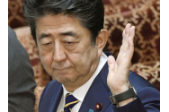 Premierul Japoniei începe să cedeze!