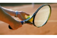 VIDEO Nu există bariere: Cum poți juca tenis în izolare - De pe un bloc pe altul