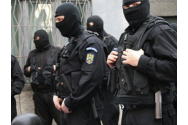 16 cămătari SĂLTAȚI într-o operațiune FULGER a poliției și DIICOT: Jefuiau de sute și mii de euro asistații social