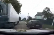 (VIDEO) A consumat alcool la o benzinărie și a urcat la volan! Poliția l-a urmărit până și-a tamponat mașina