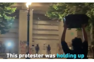 IMAGINI TERIBILE Un protestatar cu mâinile ridicate a fost ÎMPUȘCAT ÎN CAP de polițiști: Ce explicații au dat ofițerii