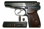 Un bărbat a adus ilegal din Marea Britanie un pistol de 4,5 mm: polițiștii i-au întocmit dosar penal
